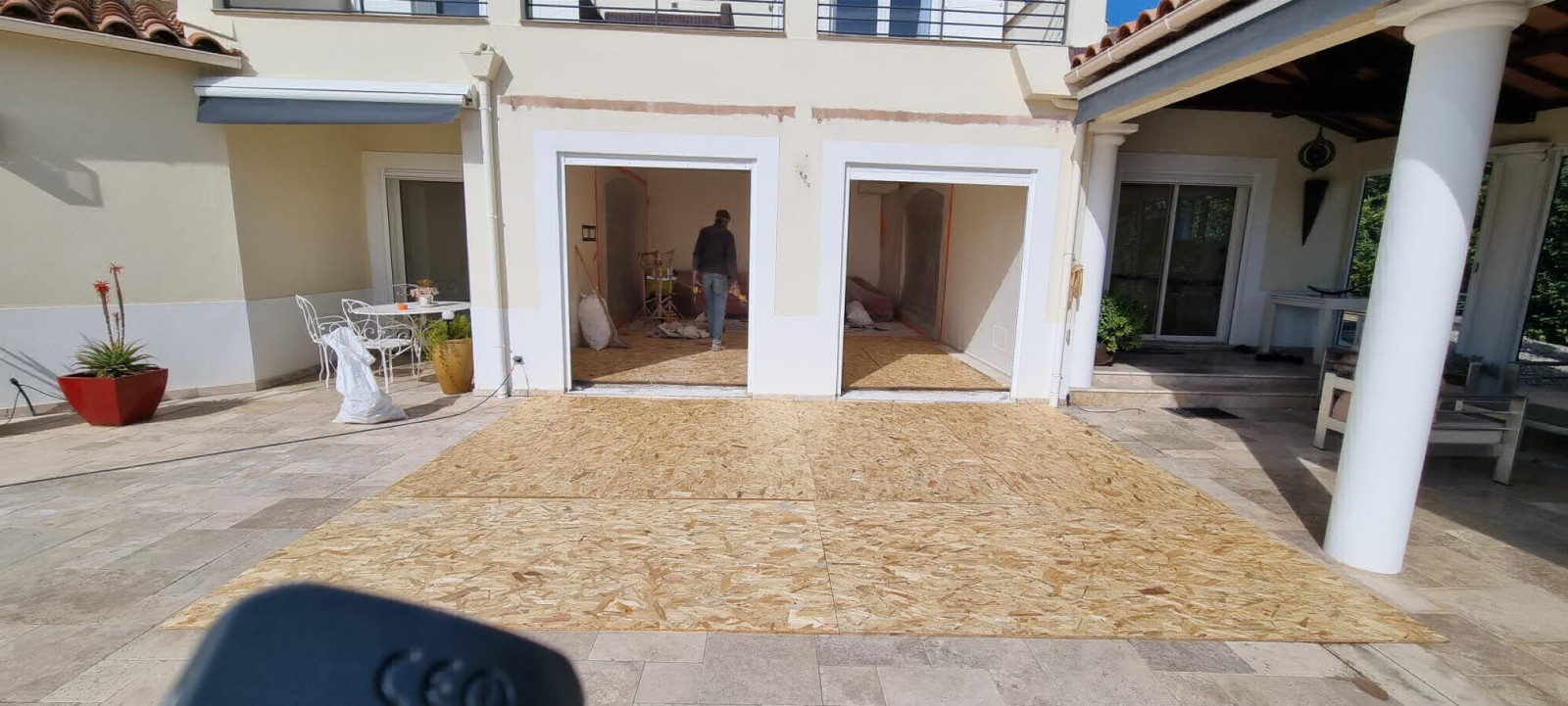 Rénovation de menuiseries extérieures à Sanary-sur-Mer avec modification d’ouvertures, volets roulants et pose de baie vitrée