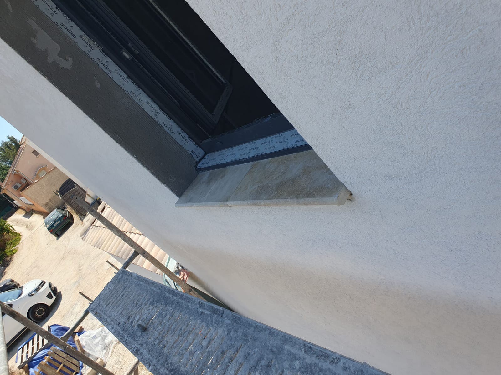 Rénovation de façade et traitement des balcons à Toulon : nettoyage, réparation et peinture