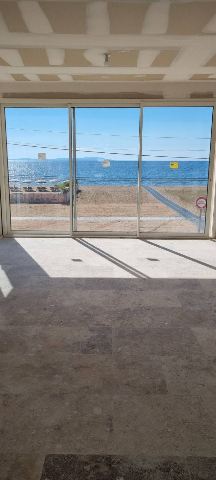 Rénovation complète avec création de baie vitrée à Six Fours les plages