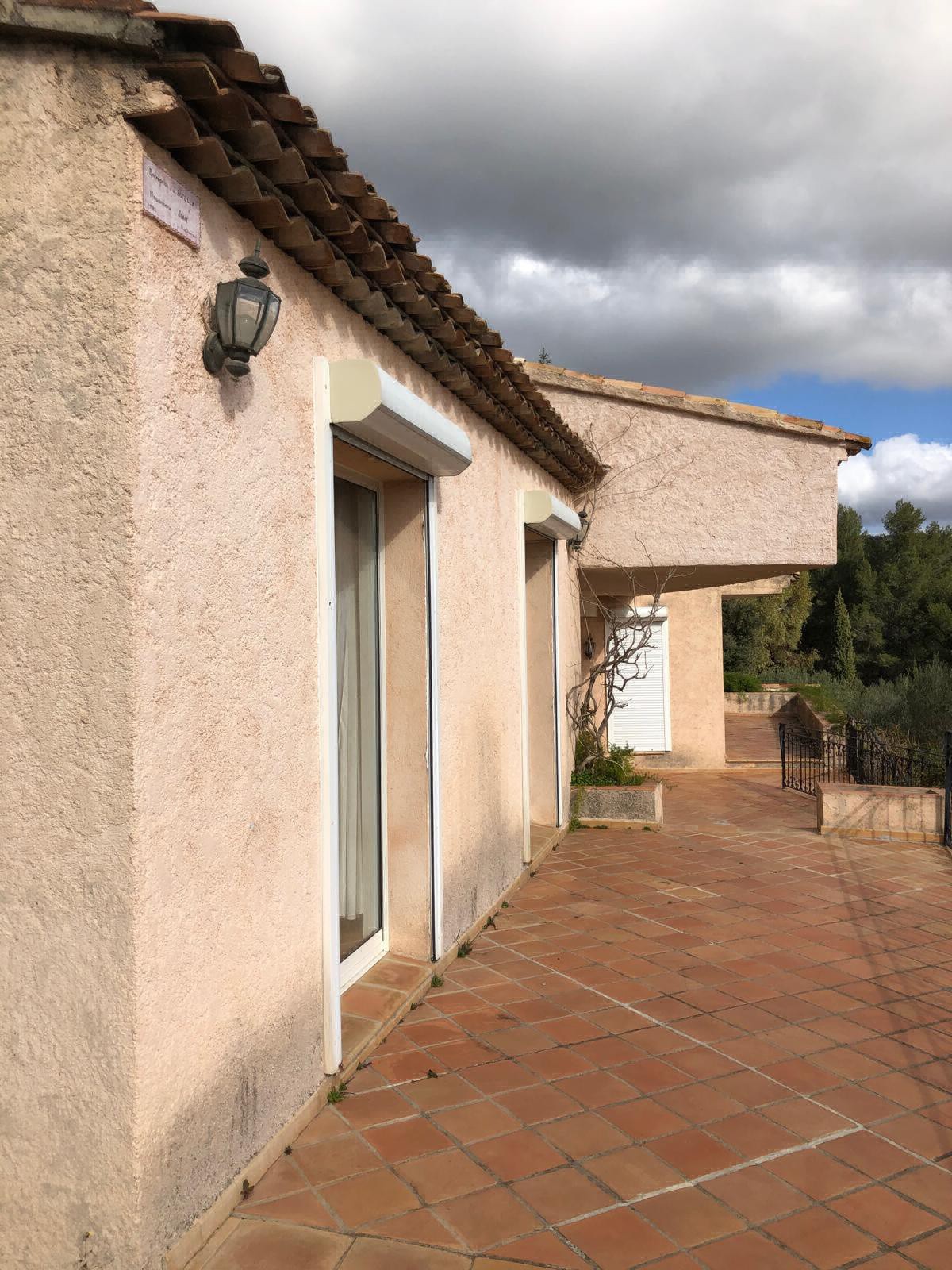 Rénovation complète de menuiseries extérieures avec volets roulants motorisés à Toulon secteur Le Mourillon