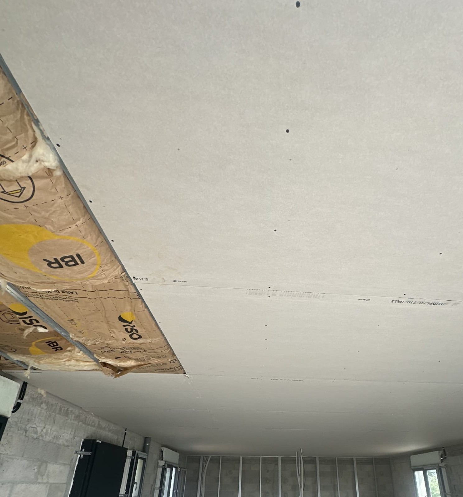 Création d un plafond en plaquo avec isolation et doublage à Carqueiranne près de Hyères dans le var


