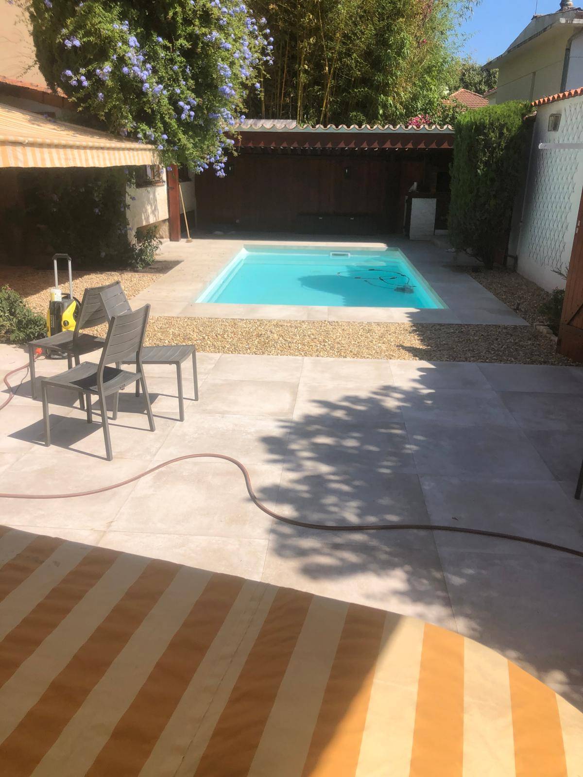 Construction d'une piscine avec aménagement extérieur à Sanary sur mer