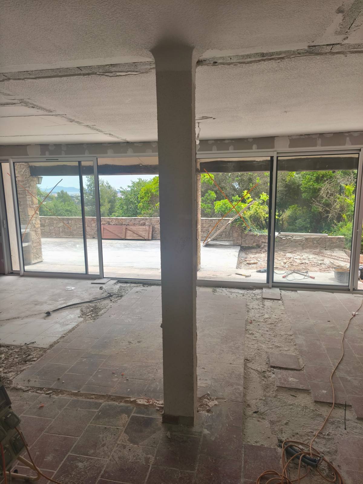 Ouverture mur porteur et reprise en sous oeuvre au Beausset proche de Toulon