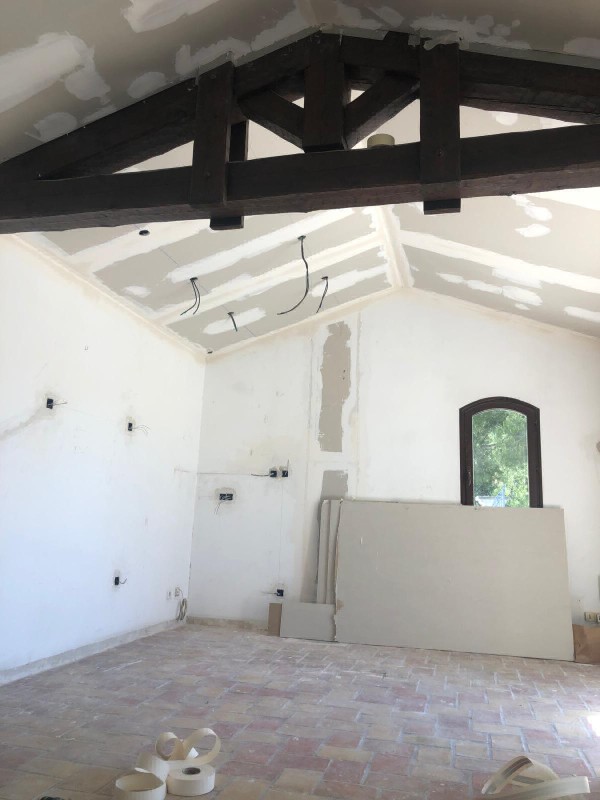 Création d’un espace chambre et aménagement intérieur complet dans un appartement à Sanary-sur-Mer