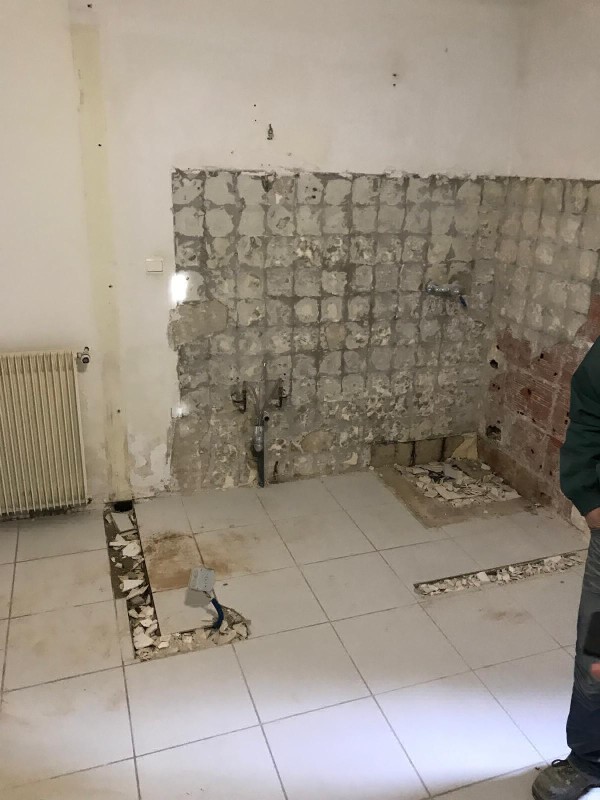 Rénovation intérieure d’un appartement à Toulon : plâtrerie, électricité, plomberie et remplacement sanitaire