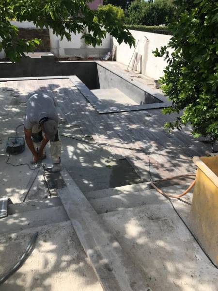 Construction d'une piscine et d'un pool house dans le var