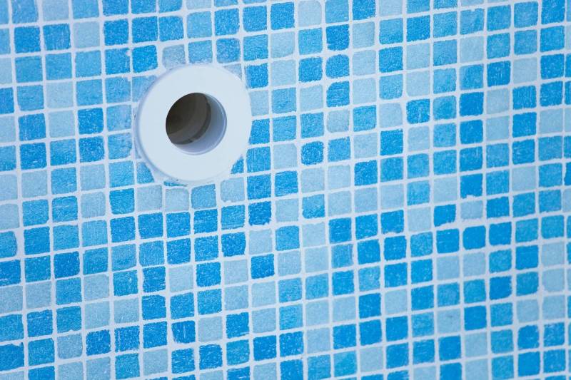 Carrelage mosaïque d'une piscine à Bandol