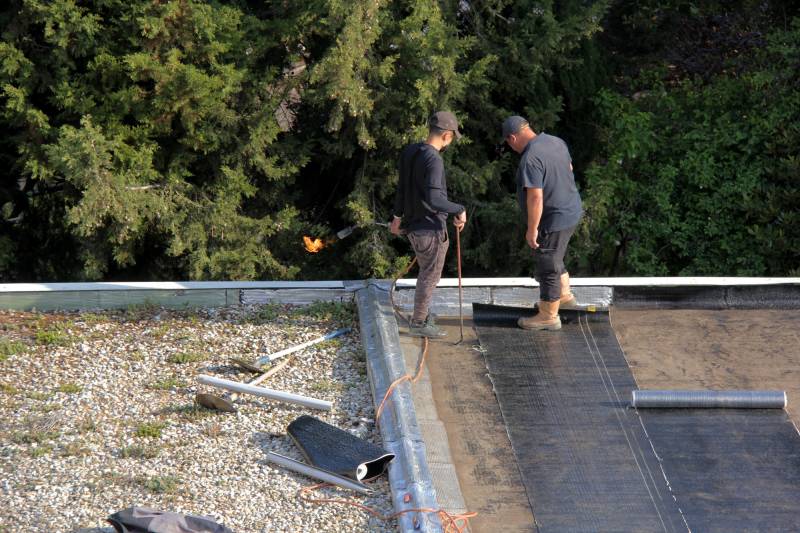 Travaux d’étanchéité de toit terrasse avec isolation thermique extérieure pour copropriété à Six-Fours-les-Plages