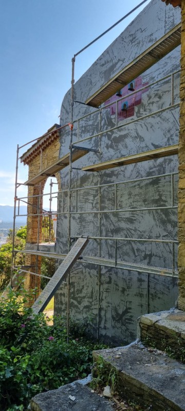 Rénovation d une façade dans le quartier du Brusc vers Sanary dans le Var. 