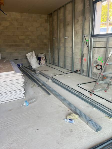 Isolation intérieure et acoustique d'une vieille maison à Six Fours les plages