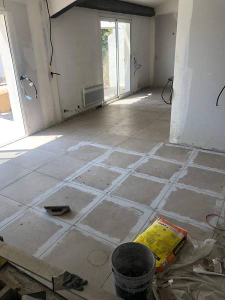 rénovation complète d'un appartement avec pose carrelage, plomberie ... à Toulon